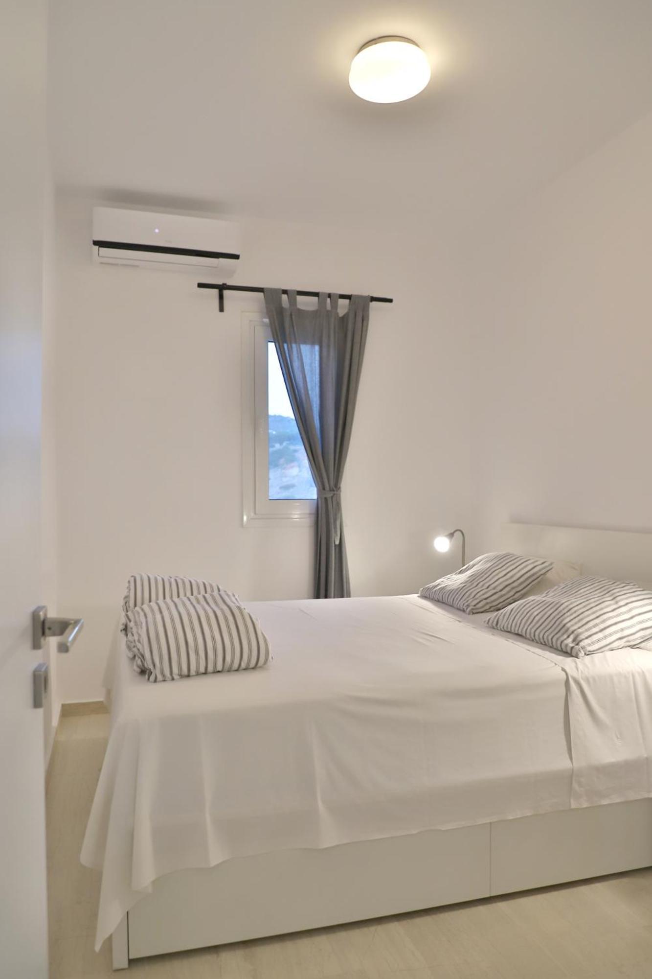 Helios Studios & Apartments Makrýgialos Екстериор снимка