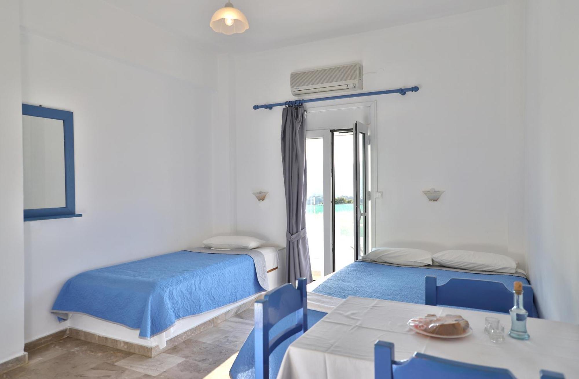 Helios Studios & Apartments Makrýgialos Екстериор снимка