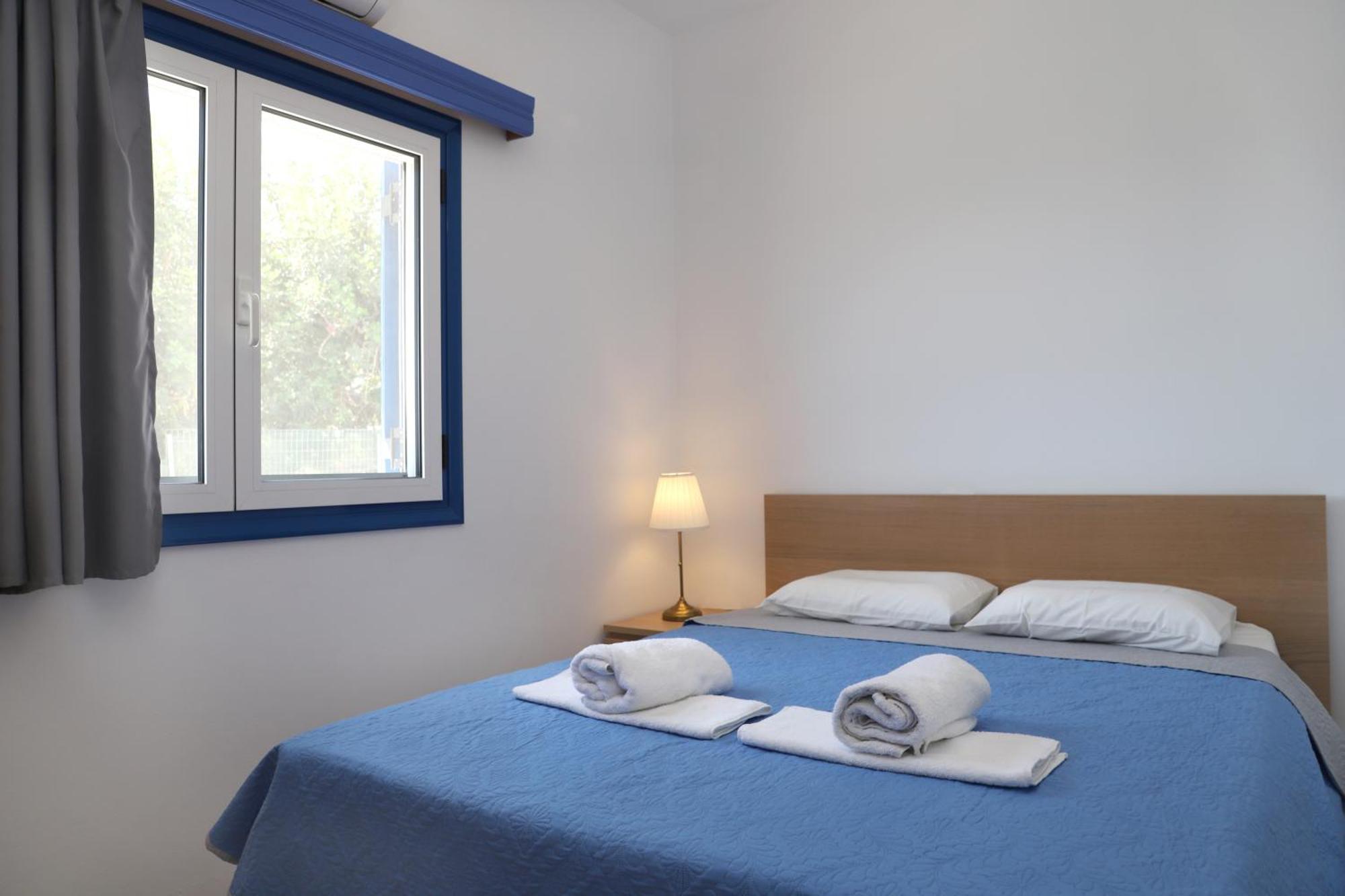Helios Studios & Apartments Makrýgialos Екстериор снимка
