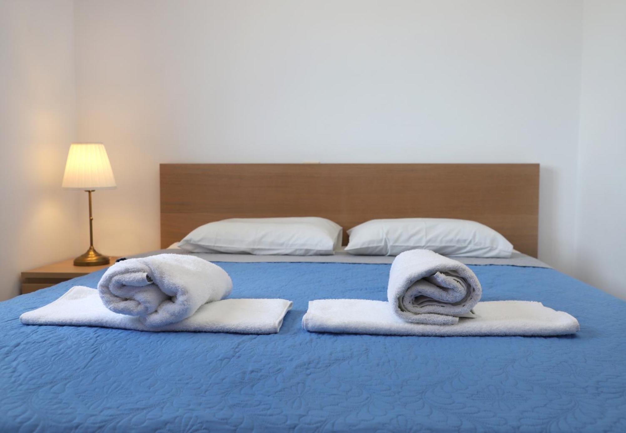 Helios Studios & Apartments Makrýgialos Екстериор снимка
