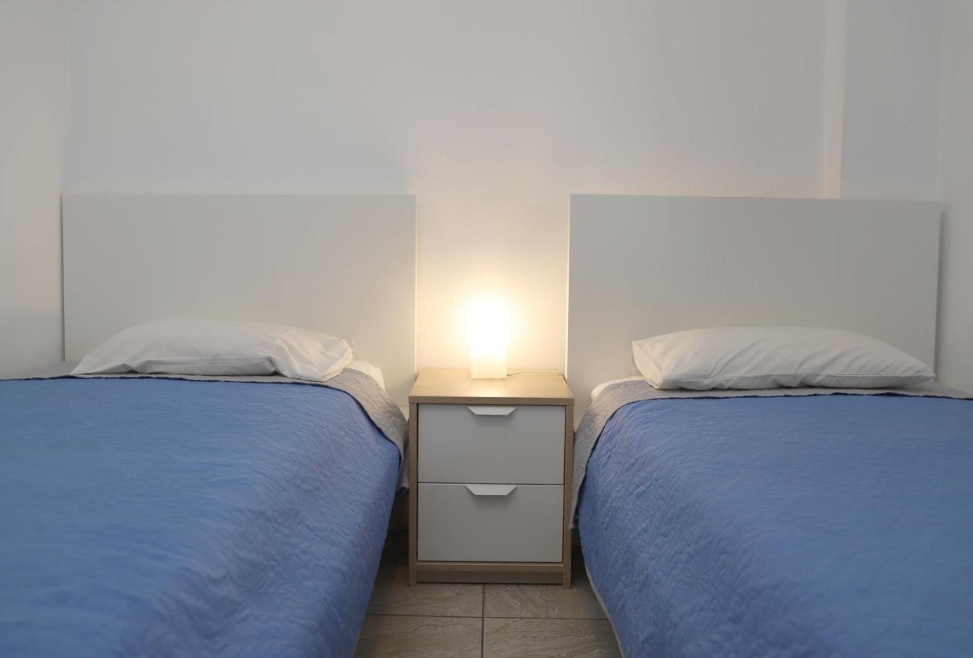 Helios Studios & Apartments Makrýgialos Екстериор снимка