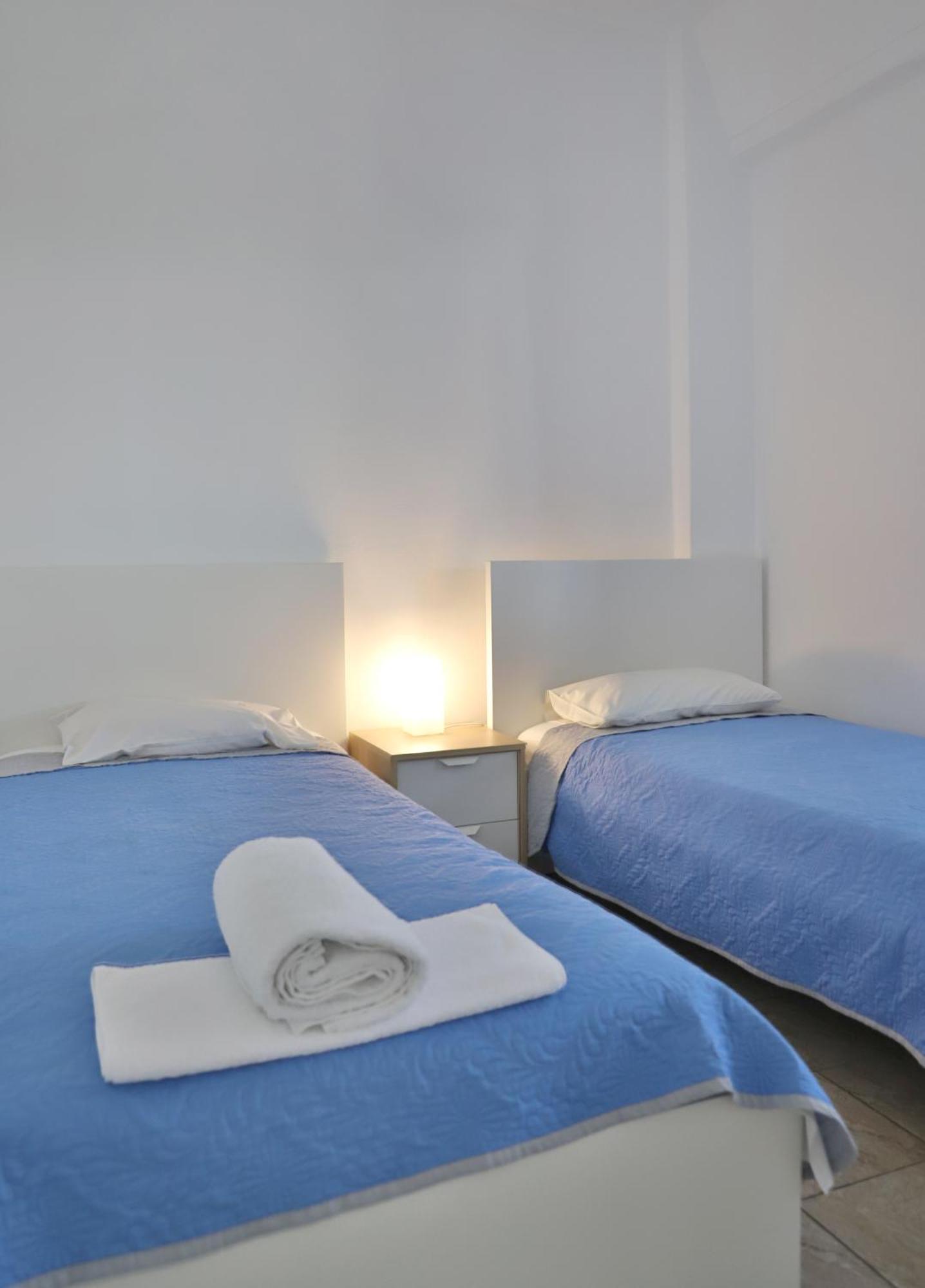 Helios Studios & Apartments Makrýgialos Екстериор снимка