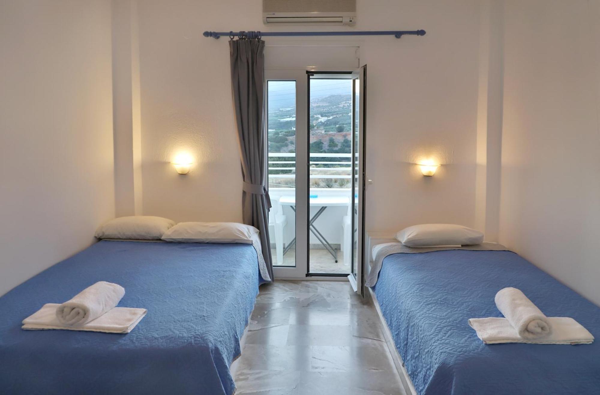 Helios Studios & Apartments Makrýgialos Екстериор снимка