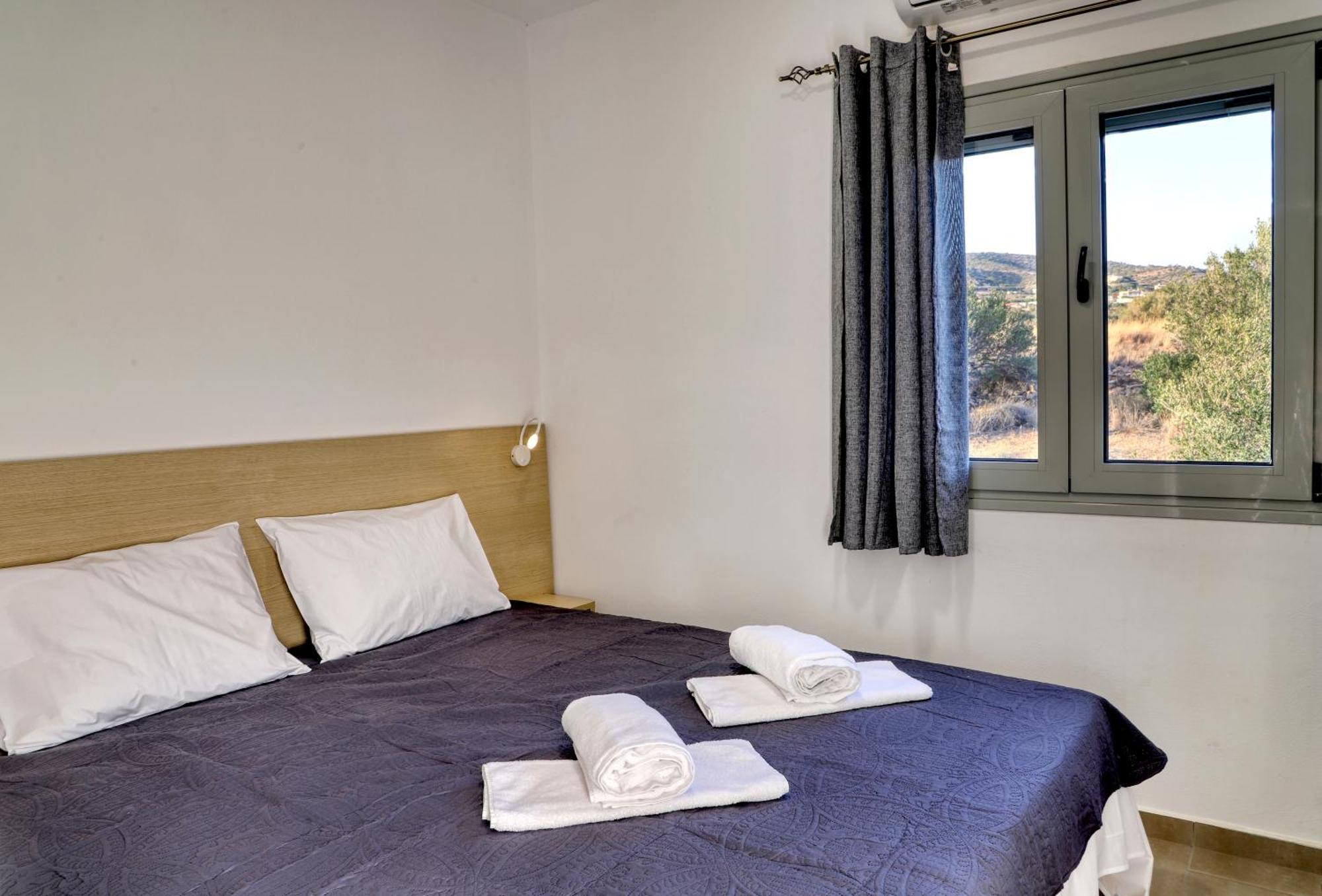 Helios Studios & Apartments Makrýgialos Екстериор снимка