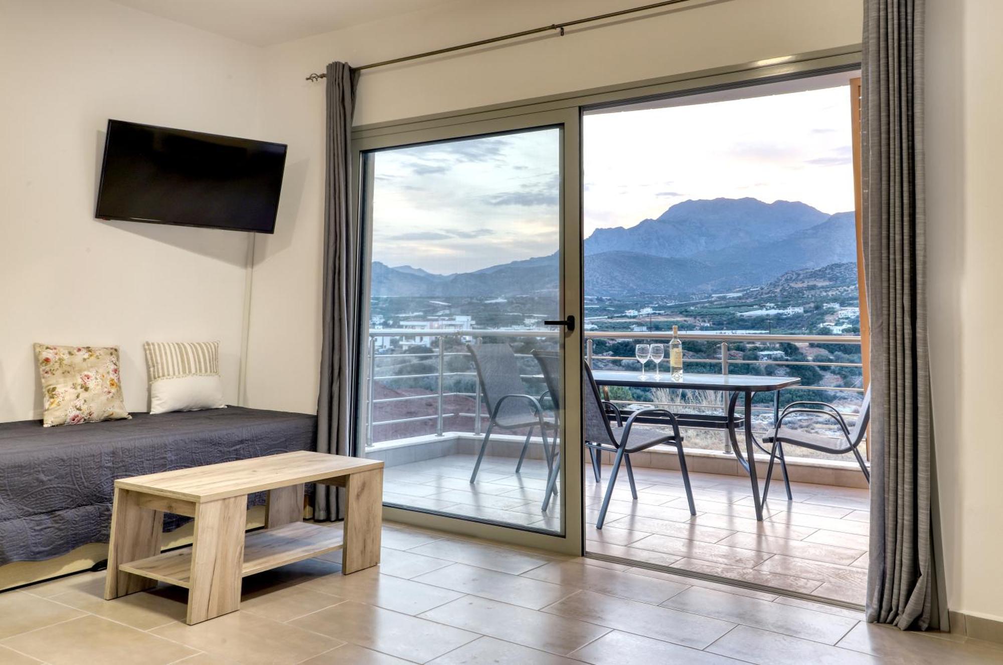 Helios Studios & Apartments Makrýgialos Екстериор снимка